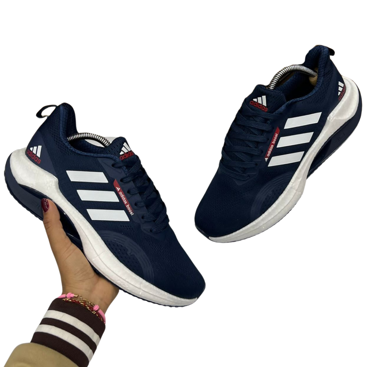 ZAPATILLAS ADIDAS BOOST HOMBRE: Encuentra tu Par Ideal en Onlineshoppingcenterg. ¿Por qué elegir ZAPATILLAS ADIDAS BOOST HOMBRE? Las ZAPATILLAS ADIDAS BOOST HOMBRE ofrecen una experiencia única al combinar comodidad y rendimiento. La tecnología Boost de Adidas proporciona una amortiguación superior que convierte cada pisada en energía, ideal para corredores y personas activas. En Onlineshoppingcenterg, ofrecemos una amplia variedad de modelos para que encuentres el par perfecto para tu estilo de vida.  Beneficios de la tecnología Boost de Adidas La tecnología Boost es famosa por su capacidad de devolver energía, haciendo que cada paso sea ligero y lleno de impulso. Gracias a sus cápsulas de energía, el material Boost mantiene su rendimiento tanto en condiciones frías como calientes, brindando soporte en cualquier entorno.  Variedad en ZAPATILLAS ADIDAS BOOST HOMBRE Explora nuestra gama de Adidas Ultra Boost Hombre, Adidas ZX 2K Boost, y los icónicos Adidas Boost 350. Cada modelo está diseñado para satisfacer necesidades diferentes, desde correr largas distancias hasta el uso diario. A continuación, te detallamos algunos de los modelos más populares:  1. Adidas Ultra Boost 22: Comodidad y Estilo Las Adidas Ultra Boost 22 son ideales para quienes buscan máximo confort y rendimiento. La amortiguación mejorada y el diseño aerodinámico ofrecen un ajuste perfecto y suave. Perfectas para corredores y para aquellos que buscan zapatillas de alto rendimiento.